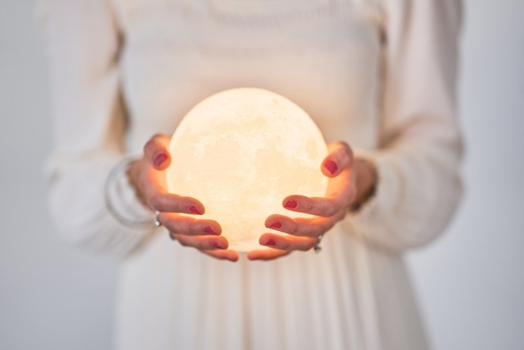 Mondin weibliche kraft